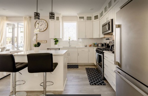 Hayes Casa | Luxurious Getaway Home with Rooftop Patio 10mins to downtown Durham and Duke