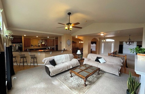 Colorado Springs Casa | Luxurious Gold Mesa Family Retreat with Gameroom & Theater, Sleeps 10 Guests