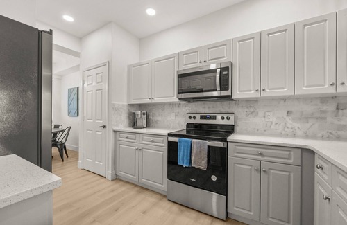 Naples Condominio | Luxurious Golf Condo W/ Resort Pool and Amenities!
