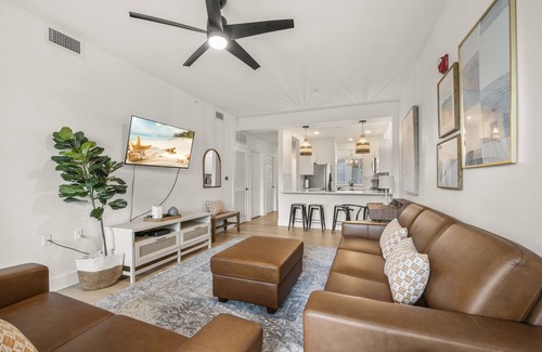 Naples Condominio | Luxurious Golf Condo W/ Resort Pool and Amenities!