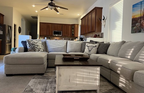 San Tan Valley Casa | Hermoso Desert Home Backing en el hoyo 10 en Johnson Ranch Golf Club