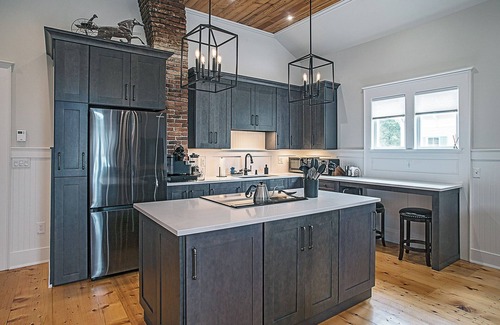 Brandon Casa | Luxurious guest home with private art gallery in the heart of a historic village