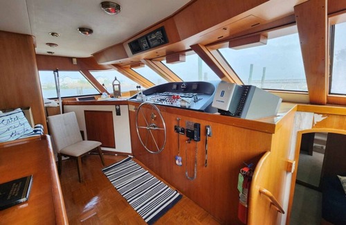 Gulfport Alquiler De Eote | Spacious 6-bedroom 6-bathroom yacht in beautiful Gulfport!!