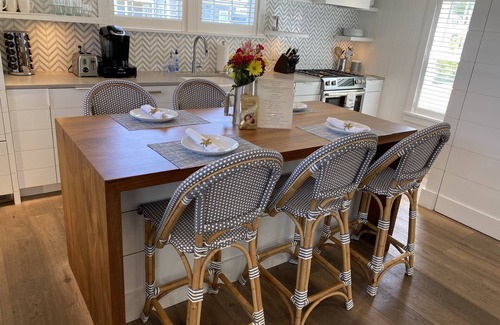 Nantucket Town Cabaña | Lujoso Harbour View "Millie" Cottage! ¡Camina y anda en bicicleta a todo!