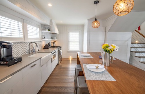 Nantucket Town Cabaña | Lujoso Harbour View "Millie" Cottage! ¡Camina y anda en bicicleta a todo!