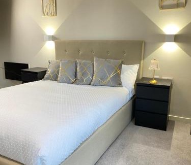 Manchester Apartamento | Luxurious, High-End 2-Bedroom with Balcony
