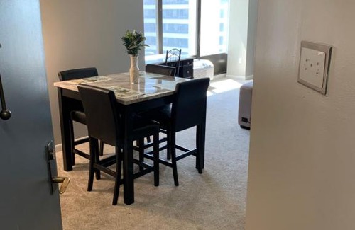Detroit Apartamento | Luxurious High Rise Downtown Apartment With Tons Of Amenities