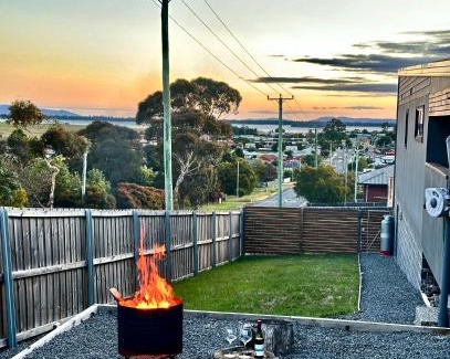 Sorell Apartamento | Luxurious Hobart Holiday Home with Stunning Bay Views - Affordable, Family-Friendly, and Stylish