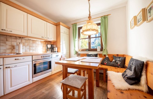 Untergrainau Apartamento | Luxurious holiday apartment "Alpenrose" at the foot of the Zugspitze