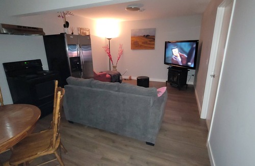 Airdrie Casa | Luxurious home away from home with AC in a quiet & Clean Neighborhood just 4 U