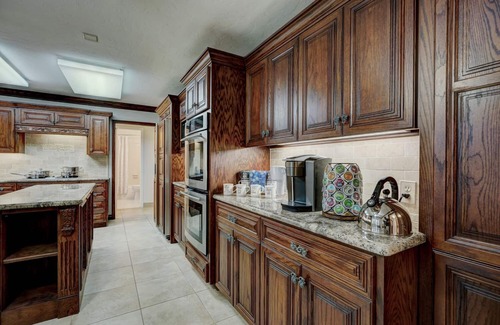 Central Oklahoma City Casa | Luxurious Home - Family Game Room/ Huge Patio