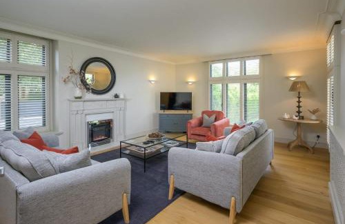 Cheltenham Casa | Luxurious Home in Cheltenham Private Parking