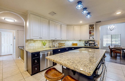 Rosewood Hill Casa | Luxurious home with private salt water pool, fenced in back yard + W/D