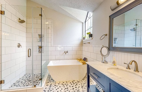 Rosewood Hill Casa | Luxurious home with private salt water pool, fenced in back yard + W/D