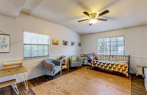 Rosewood Hill Casa | Luxurious home with private salt water pool, fenced in back yard + W/D