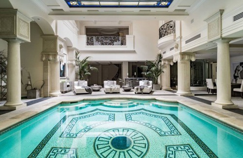 Bel Air Casa | Luxurious Home with Private Hot Tub, Free WiFi, Ping-Pong Table, Game Room