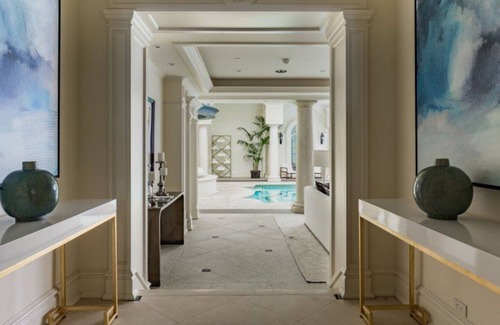 Bel Air Casa | Luxurious Home with Private Hot Tub, Free WiFi, Ping-Pong Table, Game Room