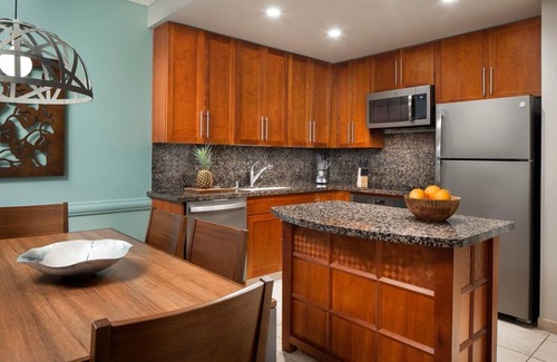 Princeville Apartamento | Luxurious hotel suite in lush, charming Princeville