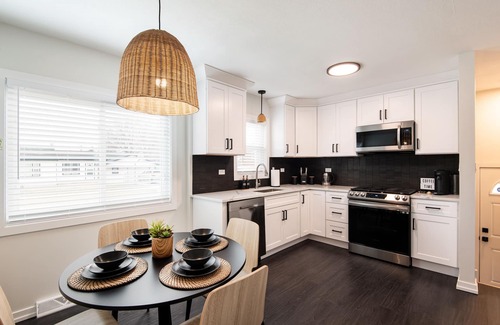 Burbank Casa | Luxurious House - 25 min Downtown - 10min Midway Airport
