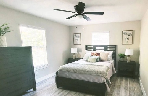 Terrell Casa | Luxurious House down Quiet Road.