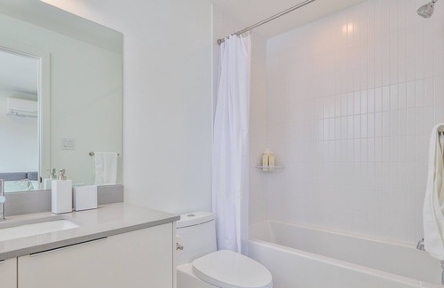 Beaconsfield Village Casa | Luxurious House downtown Toronto