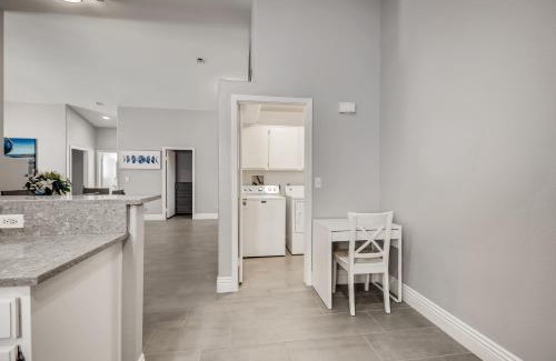 North Las Vegas Casa | Luxurious House With A Pool, Spa, and Patio, Sleeps 6 Comfortably