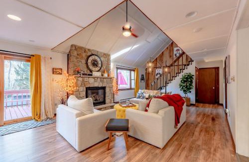 Lake Harmony Estates Casa | Luxurious house with largest hot tub & perfect retreat!