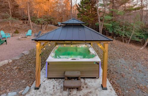 Lake Harmony Estates Casa | Luxurious house with largest hot tub & perfect retreat!