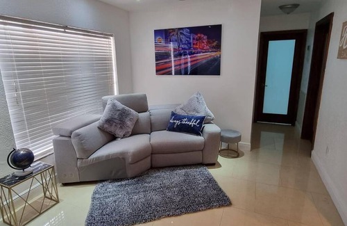 Miami Gardens Casa | Luxurious House With Bautiful Pool HEATER INCLUID