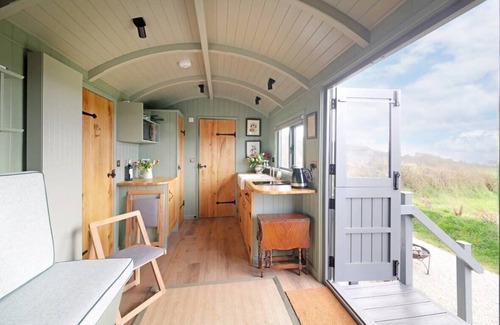 Sidmouth Cabina | Luxurious Hut w/ Outdoor Bath & Sea Views