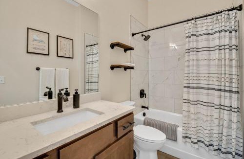 Chattanooga Casa | Luxurious Industrial Downtown Suite