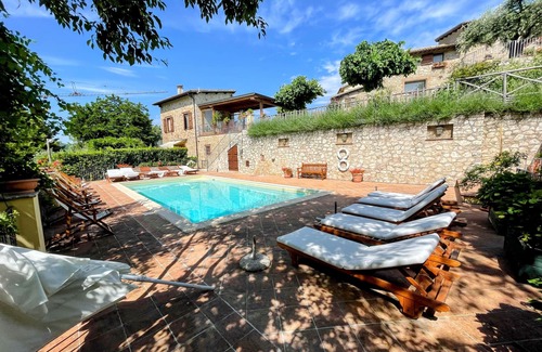 Spoleto Casa | Lujoso refugio en Umbría para 10 personas con terraza privada y piscina