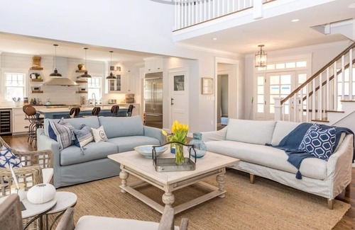 Katama Casa | Luxurious Katama Farmhouse With Pool