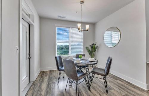 Hayes Apartamento | Luxurious King 2BR Suite Mins to Downtown Durham!
