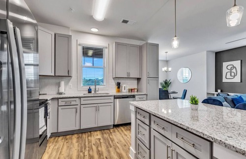 Hayes Apartamento | Luxurious King 2BR Suite—Mins to