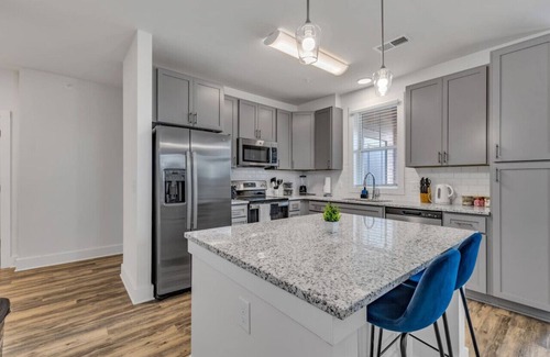 Hayes Apartamento | Luxurious King 2BR Suite—Mins to