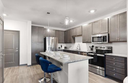 North Raleigh Apartamento | Luxurious King 3 Bedroom Suite in North Raleigh