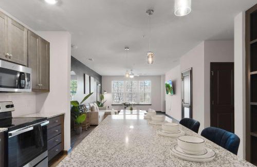 North Raleigh Apartamento | Luxurious King 3 Bedroom Suite in North Raleigh