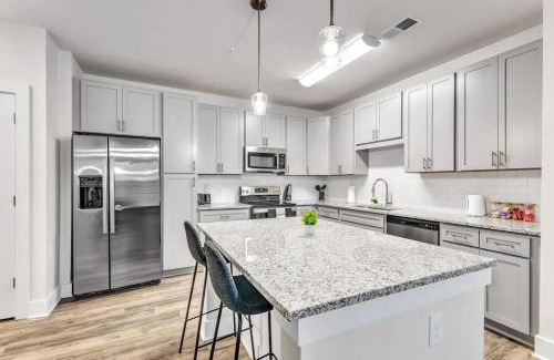 Hayes Apartamento | Luxurious King 3BR Suite Mins to Downtown Durham!
