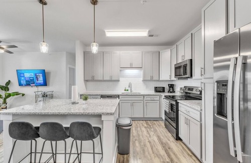 Hayes Apartamento | Luxurious King 3BR Suite—Mins to Downtown Durham!