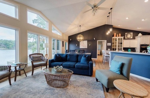 Hot Springs Village Casa | Luxurious Lakehouse on Balboa