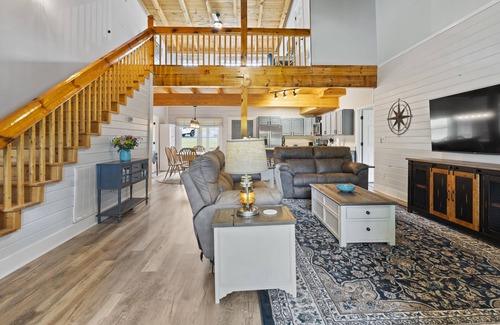 Waterloo Casa | Luxurious Lake Front Home with Kayaks, SUPs, Dock