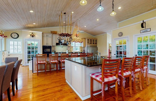 La Follette Cabina | Luxurious Lake Norris Lakefront w/ Private Dock, Slide, Fire Pit, Game Room