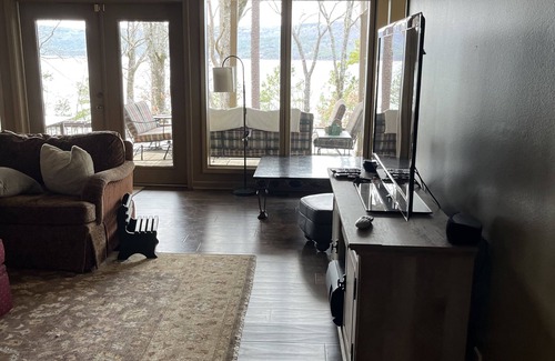 Eden Isle Casa | Luxurious Lakefront Eden Isle House - Heber Springs, AR