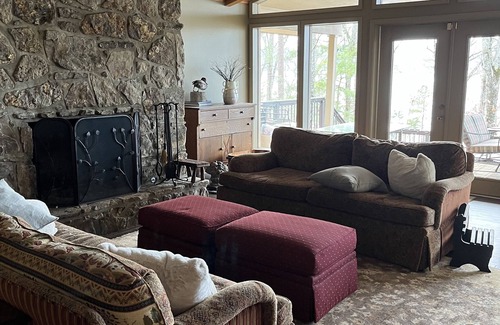 Eden Isle Casa | Luxurious Lakefront Eden Isle House - Heber Springs, AR