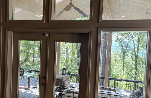 Eden Isle Casa | Luxurious Lakefront Eden Isle House - Heber Springs, AR