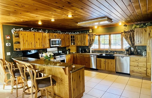 Lakeville Cama Y Desayuno | Luxurious Lakefront Home