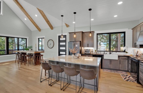 Chapin Casa | Luxurious Lakefront retreat with own private dock.