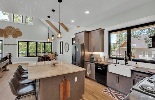 Chapin Casa | Luxurious Lakefront retreat with own private dock.