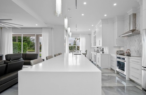 Naples Casa | Luxurious Lakefront Spanish Villa-4BR with pool, golf courses, 15 mins to beach